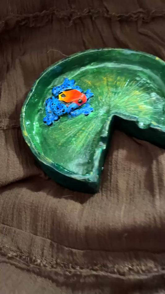 Lily Pad ft Frog Ashtray